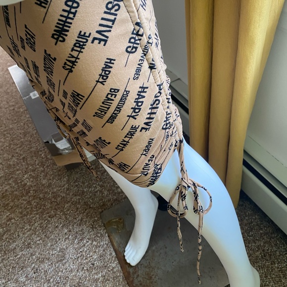 Ruched graphic dress. - Picture 3 of 8